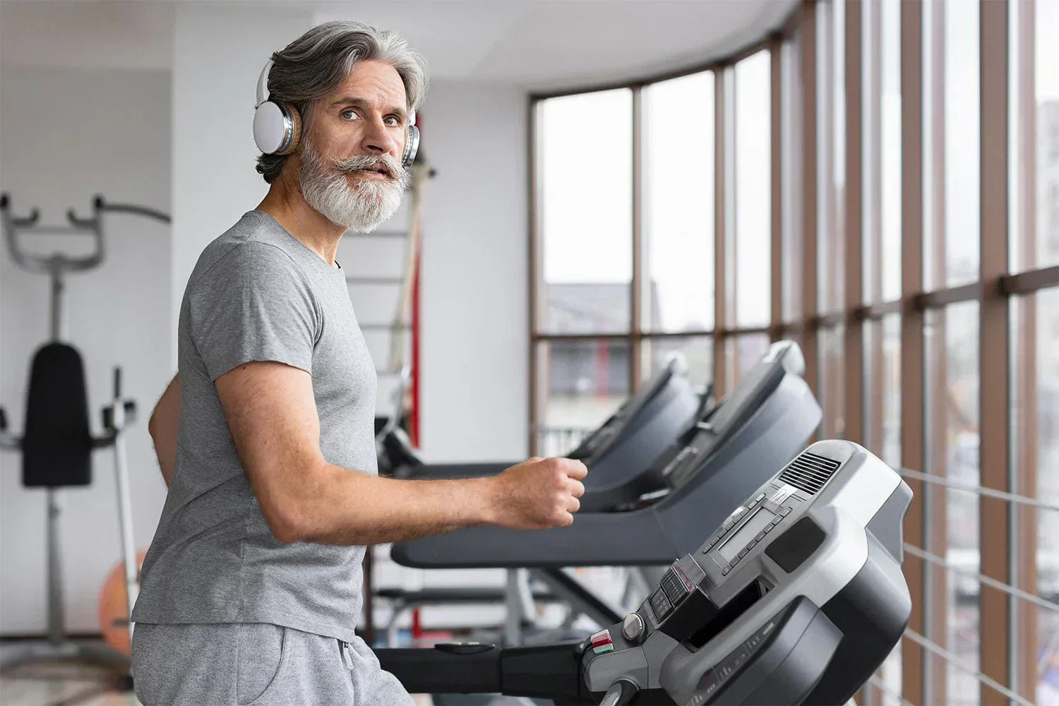 Why Treadmills Are Best for Elderly Fitness